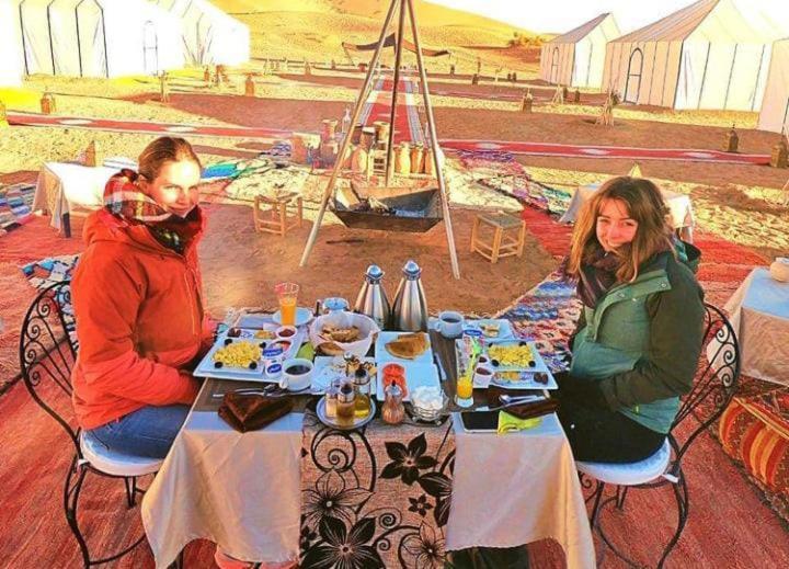 Merzouga Luxury Camp Bagian luar foto